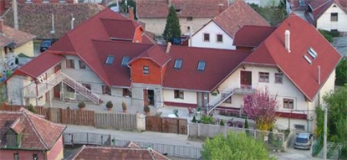 Élet-Hossz Idősek Otthona Budaörs épülete madártávlatból